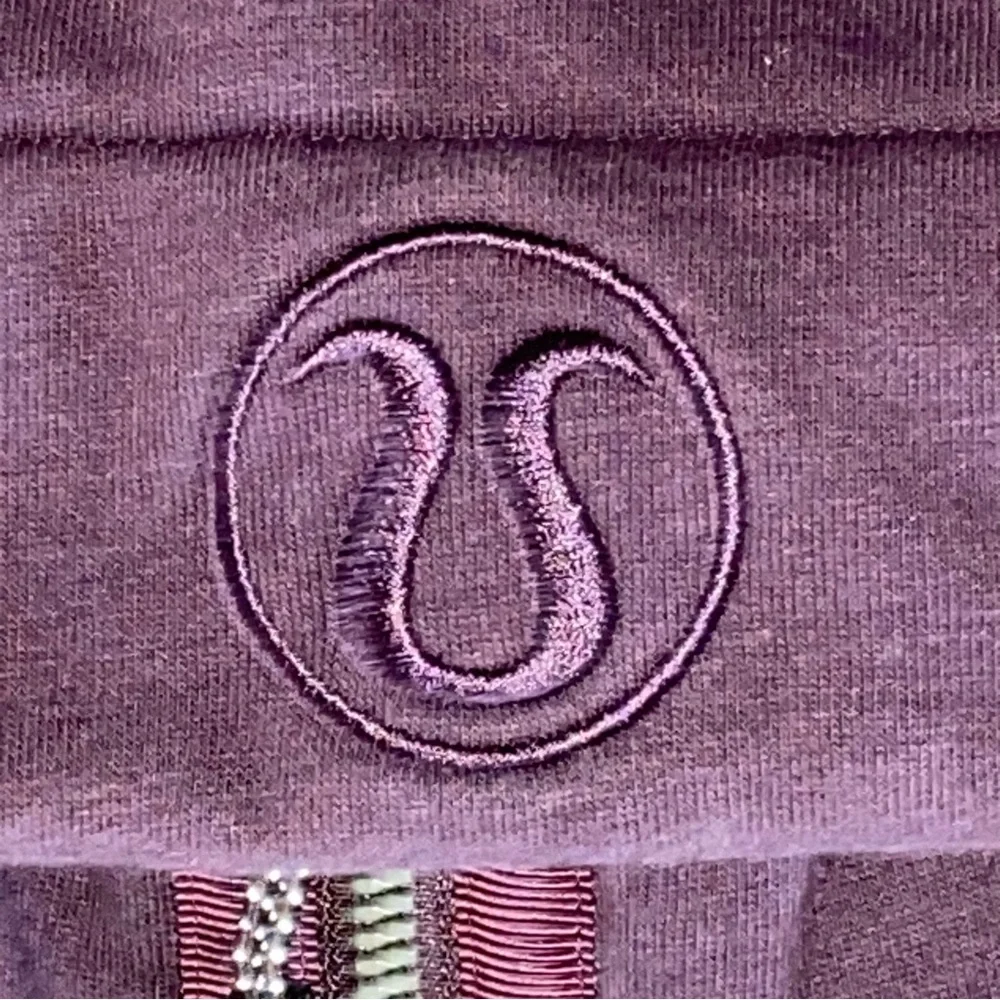 Lululemon Light As Warmth Scuba Black Cherry size 6 - Picture 8 of 14
